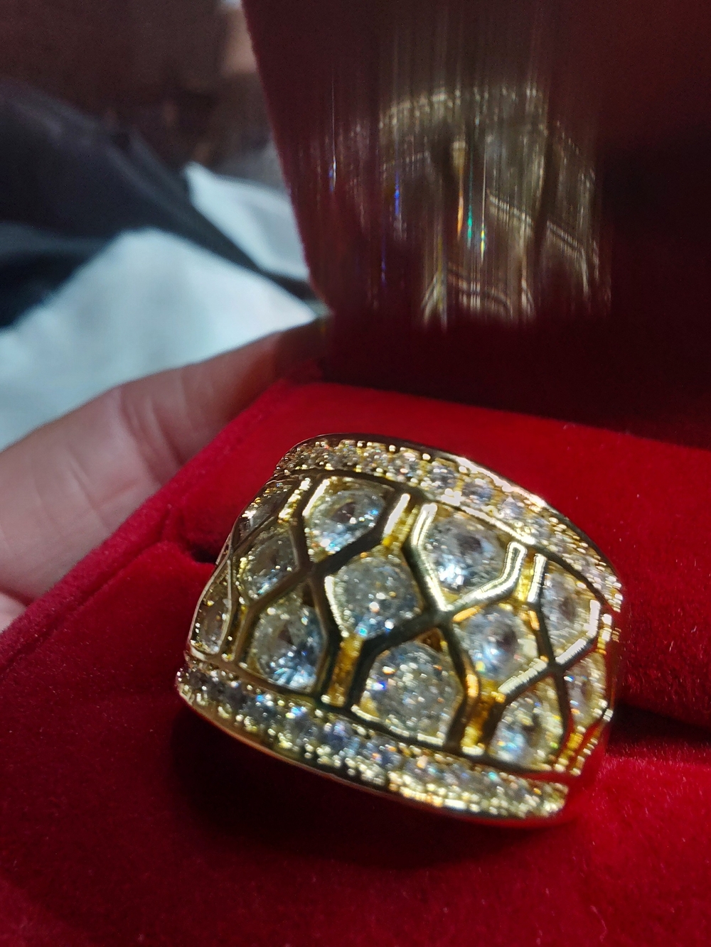 TOTALLY UNIQUE RING - Picture 2 of 3